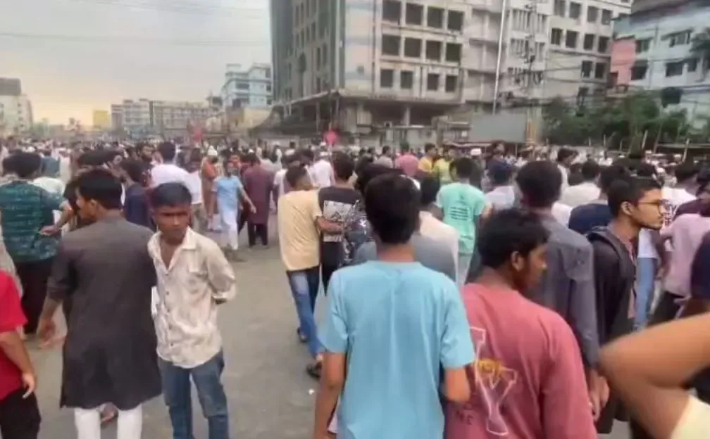 দুর্ঘটনার প্রতিবাদে ঢাকা-ময়মনসিংহ মহাসড়ক অবরোধ