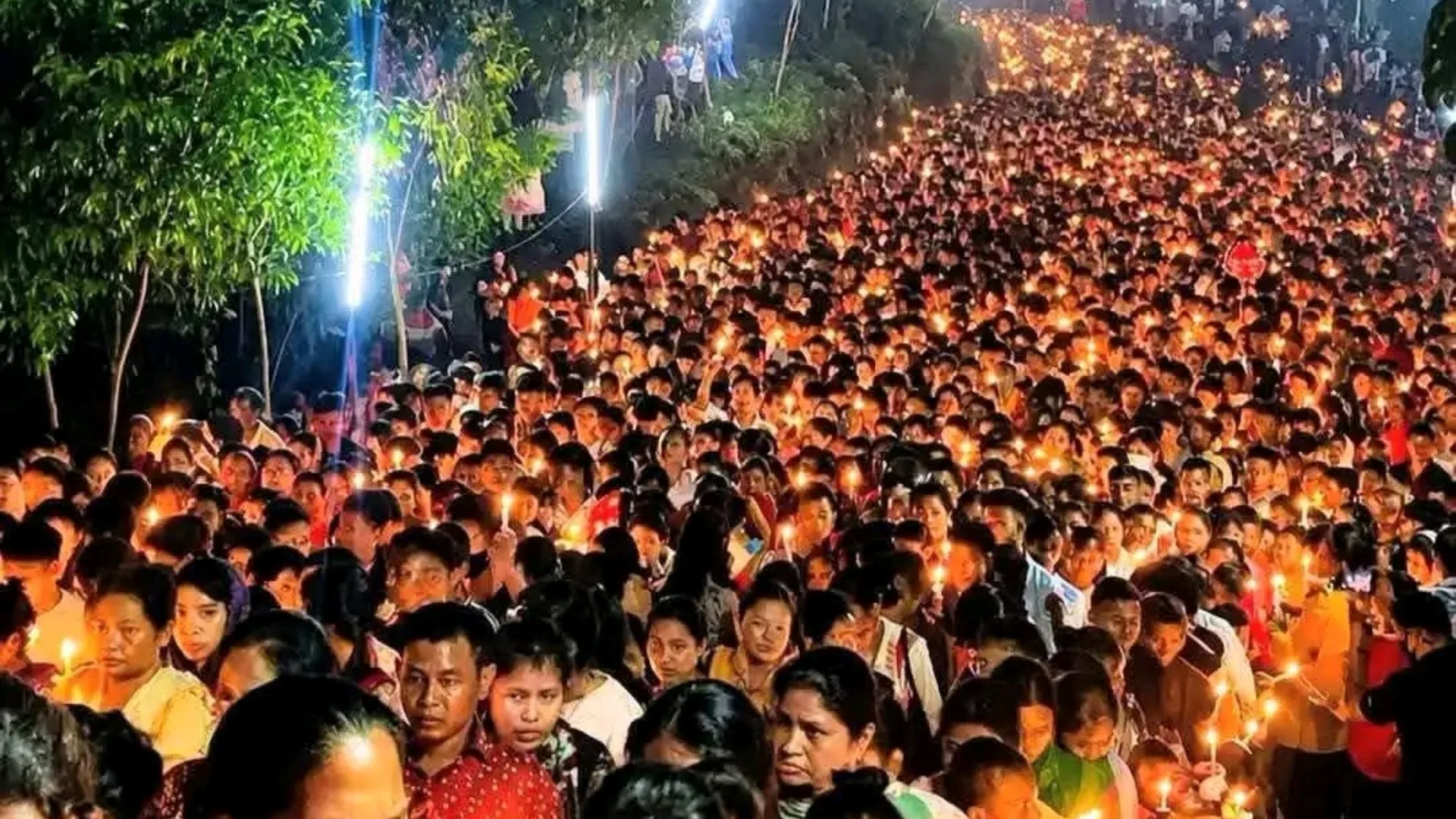 হাজারো মোমবাতির আলোয় আলোকিত গারো পাহাড়