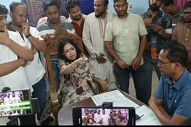 রুমিন ফারহানার সঙ্গে বাগ্‌বিতণ্ডায় জড়ানো সেই ওসিকে আইনজীবী সমিতির নোটিশ