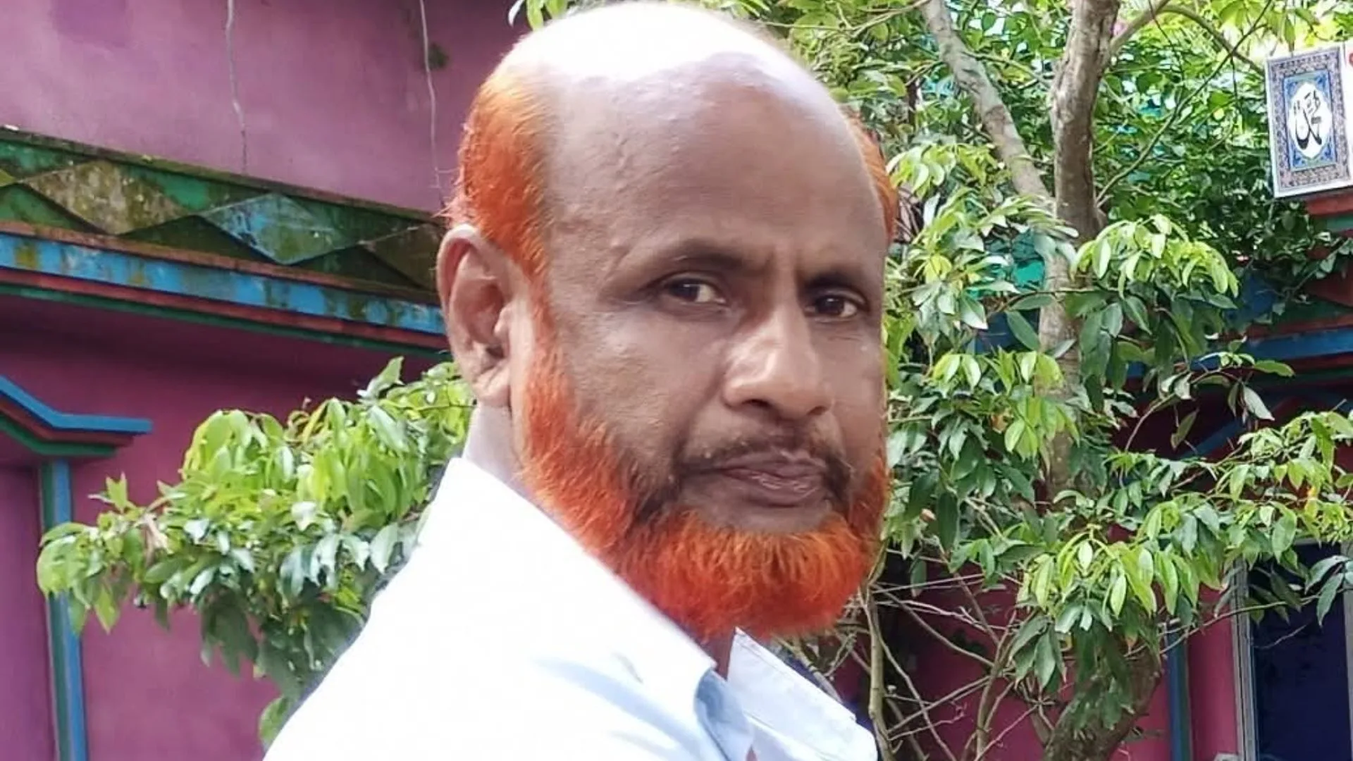 আ.লীগ নেতাকে গ্রেফতারের পর পুলিশকে ঘিরে ধরে ছিনিয়ে নিলো স্বজনরা 