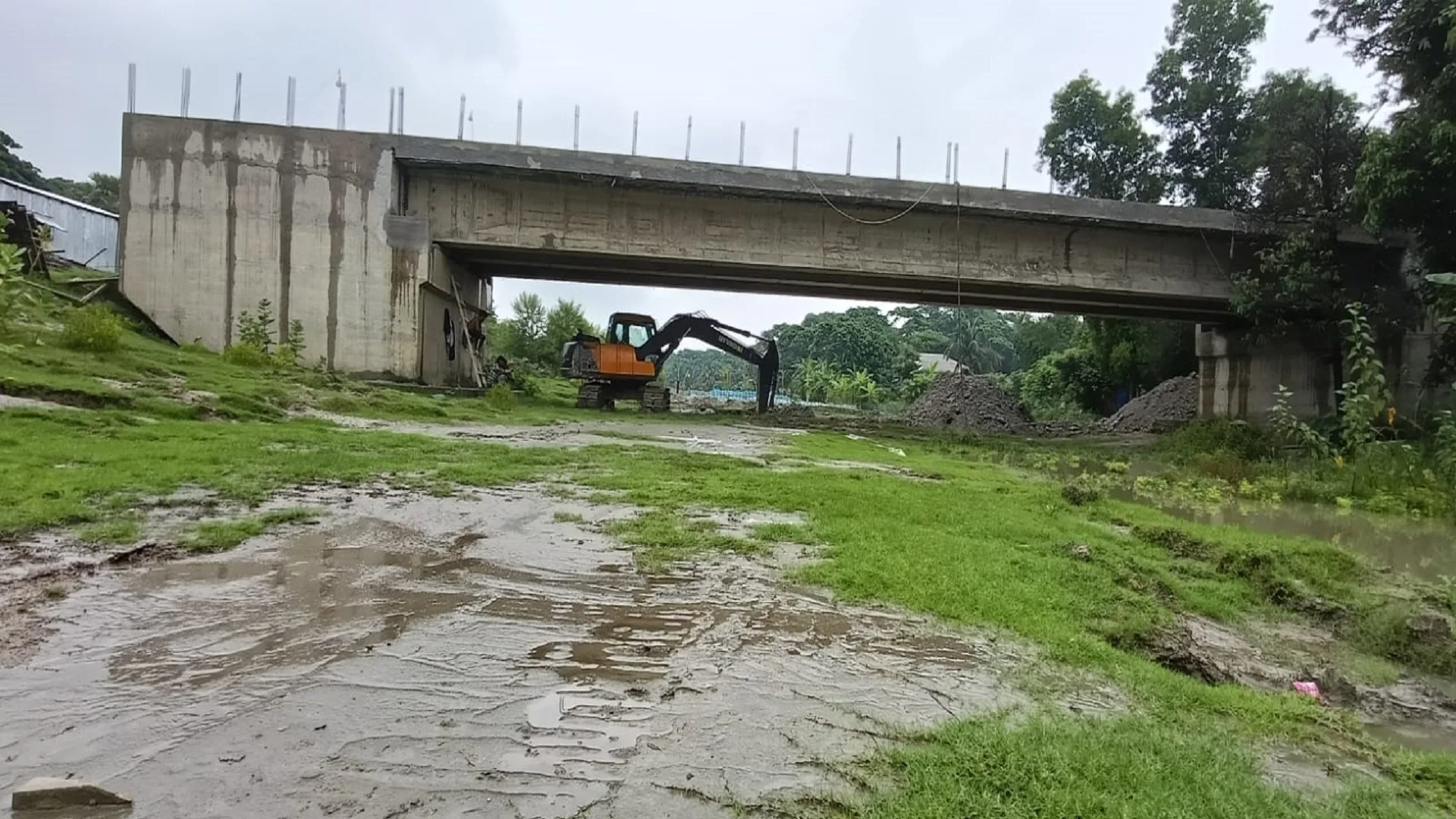 খাল-রাস্তা ছাড়া সেতু, আড়াই কোটি টাকার প্রকল্পে লাভবান কারা?